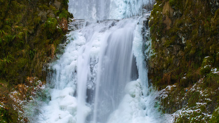 Obraz premium Icy Blue Frozen Waterfall in Oregon USA