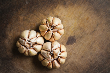 garlic on wood
