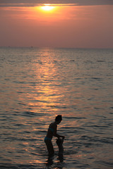 Fototapeta premium silhouette of a person in the sunset
