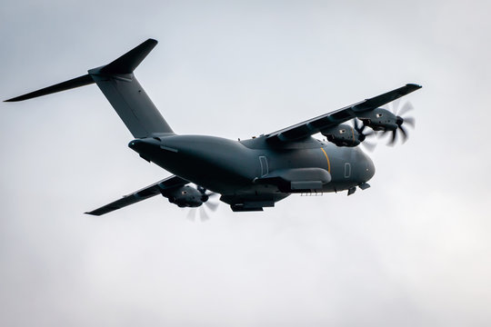 "Military Transport"-Bilder: Stock-Fotos & -Videos. | Adobe Stock