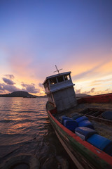 Obraz na płótnie Canvas old fishing boat at sunset