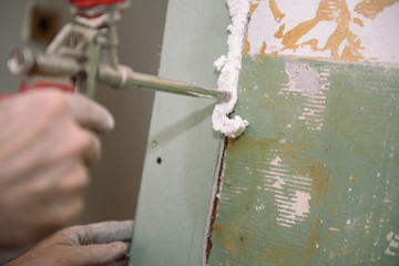 Construction foam. Foaming the door. Master Foam.