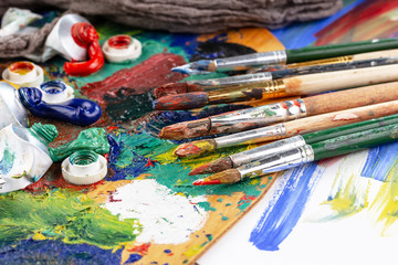 Obraz premium Paint brushes and paints for drawing.