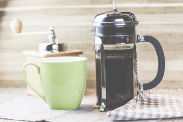 Kaffee, vom mahlen der Bohnen zum fertigen Getränk, French Press