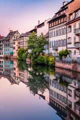 Traditional half-timbered houses on picturesque canals in La Petite France in the medieval fairytale town of Strasbourg, UNESCO World Heritage Site, Alsace, France - obrazy, fototapety, plakaty