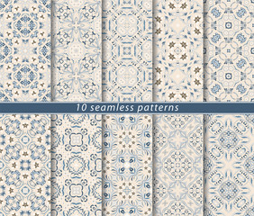 Seamless pattern in Arabic style. Ornaments of arabesques and ornate lines. Persian motifs for printing on fabric, paper or scrapbooking. - 253240852