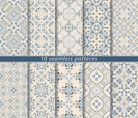 Seamless pattern in Arabic style. Ornaments of arabesques and ornate lines. Persian motifs for printing on fabric, paper or scrapbooking. - 253241212