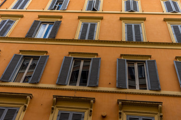 Obraz premium Italy, Rome, Roman Forum, a large building with many windows