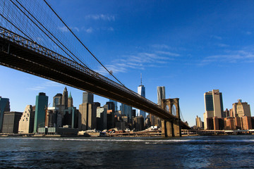 Fototapeta na wymiar Manhattan skyline and bridge 
