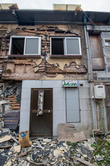 壊されている建物