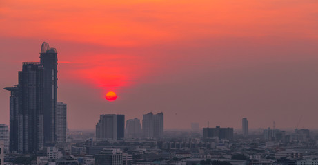 Fototapeta premium The background of the high angle view in the evening, overlooking the condominium that is under construction in a variety of heights, showing the habitat of the capital city.