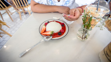 The food background is a dessert in a coffee shop, bakery shop, which consists of strawberries, milk bubbles, butter, as an alternative menu for health-loving customers and has a small amount of sugar