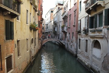Fototapeta na wymiar Calle a Venezia
