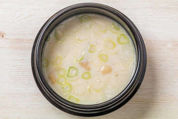 ソルロンタン　韓国のスープ　Korean white soup Seolleongtang
