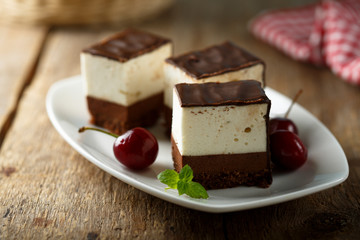 Chocolate vanilla souffle cake