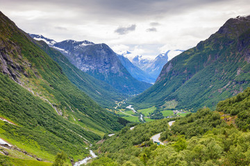 Naklejka premium Mountains view from Gamle Strynefjellsvegen Norway