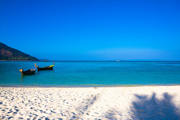 Obraz premium beach, sea and fishing boats