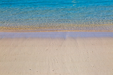 The turquoise ocean in Bermuda lapping the sandy beach