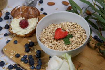 healthy breakfast muesli with fresh berries