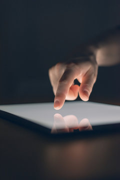 Finger auf Touchscreen