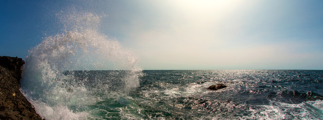 Fototapeta na wymiar seashore and surge splash