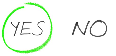  Ja oder Nein aus handschriftlichen Buchstaben mit grüner Markerung für Zustimung