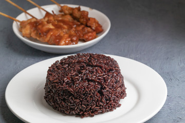 close up of steamed riceberry rice on plate
