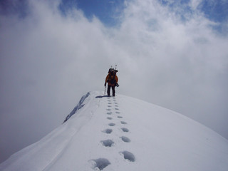 Naklejka na ściany i meble Mountain climbing - 雪山登山