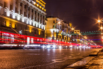 Fototapeta na wymiar BELARUS, Minsk, December 27, 2018: Belarus Night Minsk, Road with cars, Independence Avenue at night.
