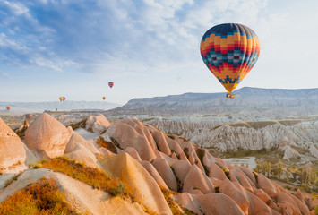 grote toeristische attractie van Cappadocië ballonvlucht. Cappadocië is een van de beste plaatsen om te vliegen met heteluchtballonnen. Göreme, Cappadocië, Turkije.