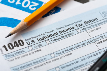 Obraz premium United States 1040 Tax Forms With Calculator For 2018 2019 Season