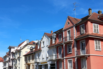 Fototapeta na wymiar small historical apartment buildings in Strasbourg - France