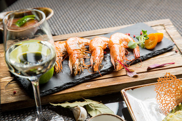 Boiled king prawns with lemon and lime. Beer snack.