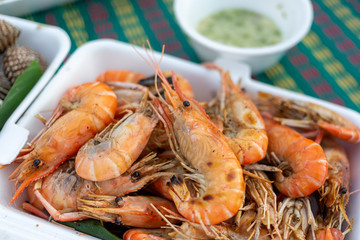 Grilled shrimp in a foam box With seafood sauce