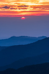 Fototapeta na wymiar The beauty of the sky Sunrise On the highest mountain in Thailand