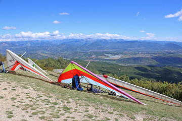 Hang gliders on the Chabre mountain, France