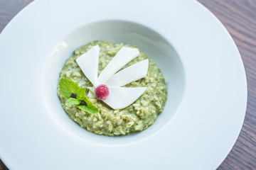 risotto with mint and slices of cheese