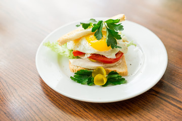 sandwich with tomato and baked egg