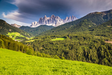 Obraz premium Geisler (Odle) Dolomites Peaks-Val Di Funes, Italy