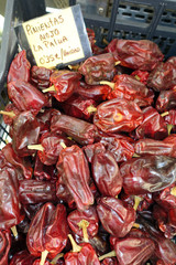 getrocknete Paprika zur Herstellung von Mojo-Soße auf dem Markt