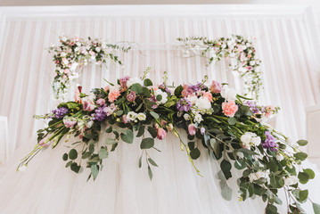 Fototapeta premium Luxury floral table decorations at a wedding celebration
