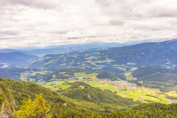 Obraz premium Alpe di Siusi, Seiser Alm with Sassolungo Langkofel Dolomite, a view of a large mountain in the background
