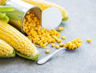 Preserves sweetcorn and raw corn