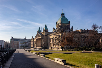 Obraz premium Panorama of the Federal Administrative Court Leipzig - Germany at blue sky.At the courthouse is the text Federal Administrative Court in German