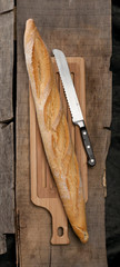 Tabla de madera alargada para cortar panes