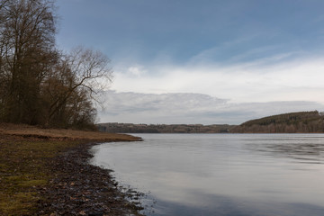 Seeufer der Möhne im Frühling