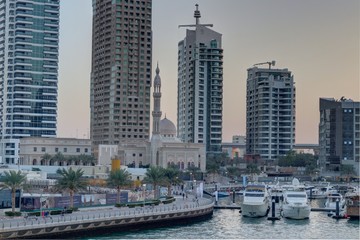 Fototapeta na wymiar marina de Dubaï