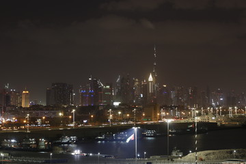 Fototapeta na wymiar Dubai by night