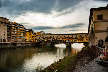 Obraz premium tramonto su Ponte Vecchio Firenze 