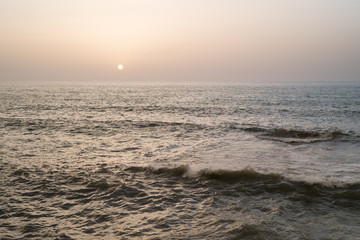 Obraz premium Colorful sunset on a calm ocean for background